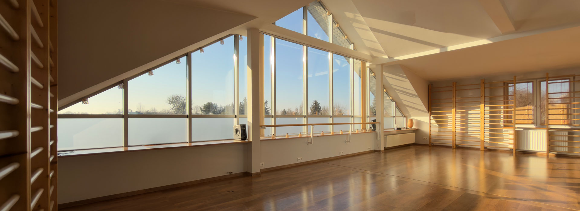 JOGALATES Studio — sala jogi i pilatesu w Warszawie, dzielnica Wawer, Międzylesie