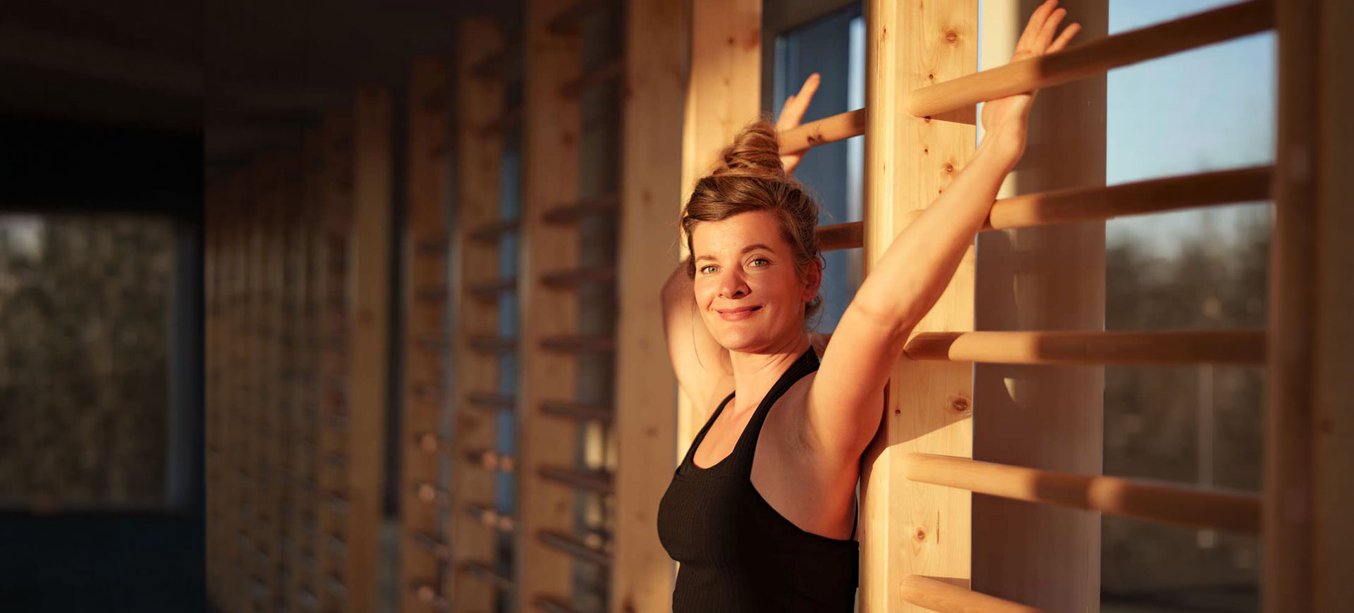 Praca przy drabinkach — joga w Jogalates studio